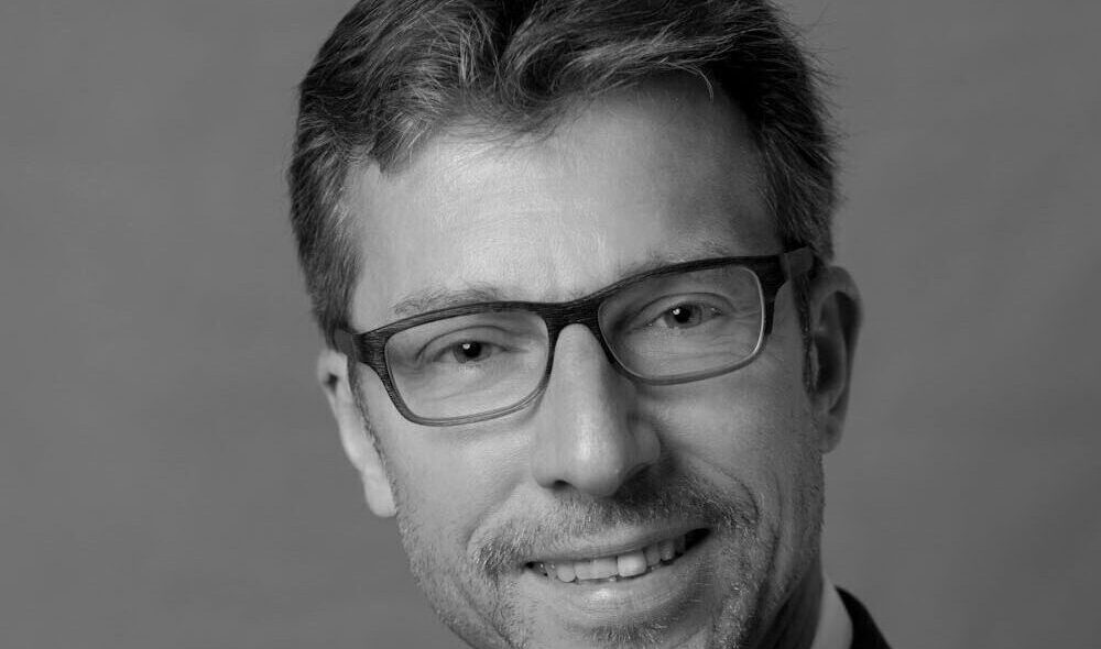 Retention: How can top people be retained and develop medium-term prospects in the company?